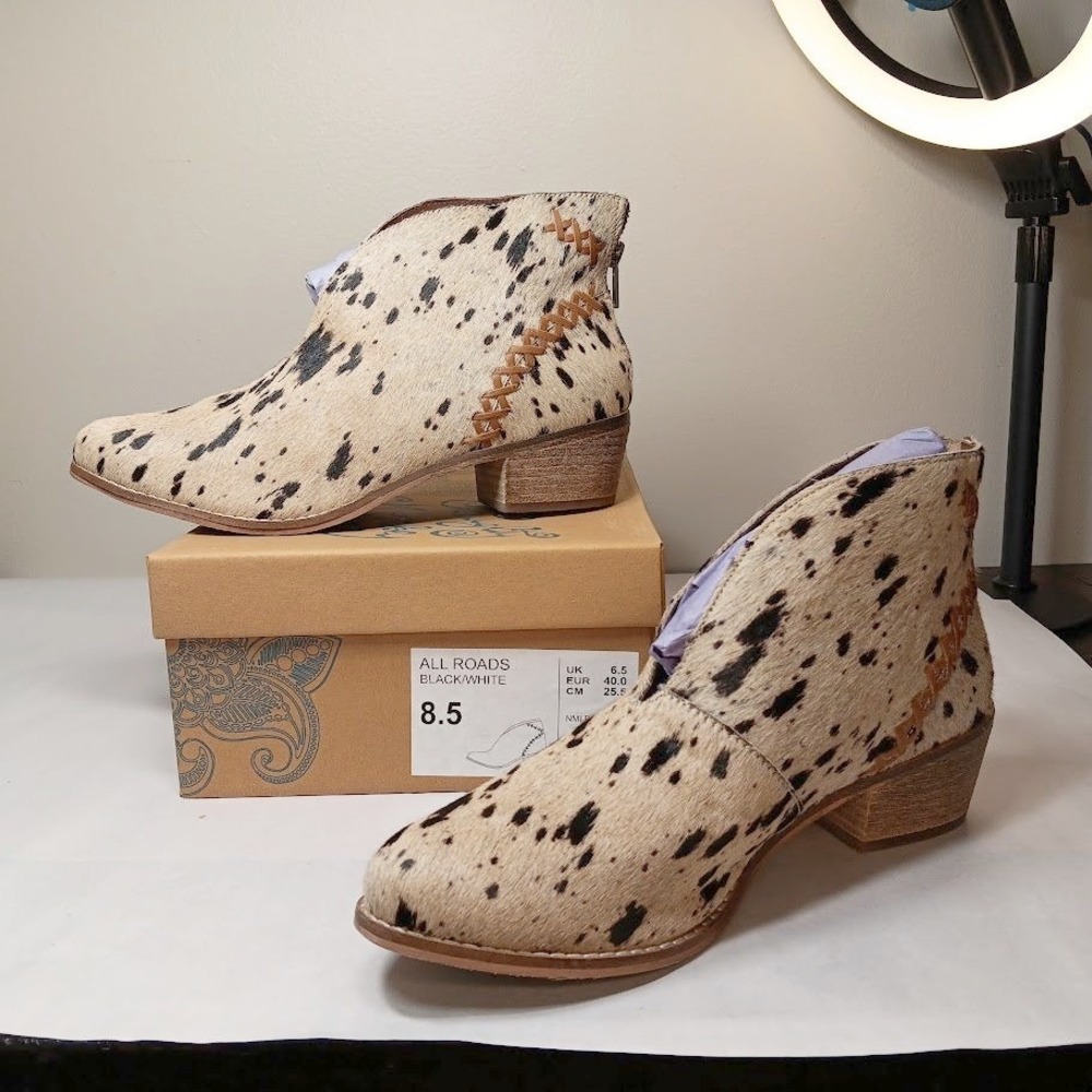 Naughty Monkey All Roads Booties Women 8.5 Black White Excellent Cow Print Hair - Picture 3 of 9